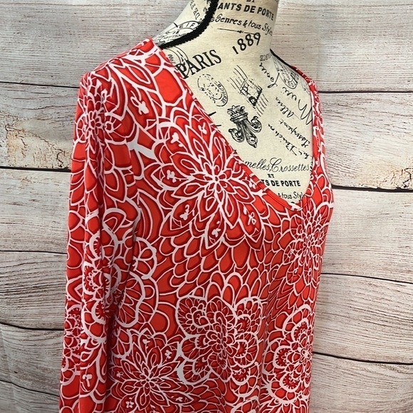 Clara Sun Woo Tunic Top Shark Bite Hem 3/4 Sleeves Red Floral Size Small - Picture 3 of 7